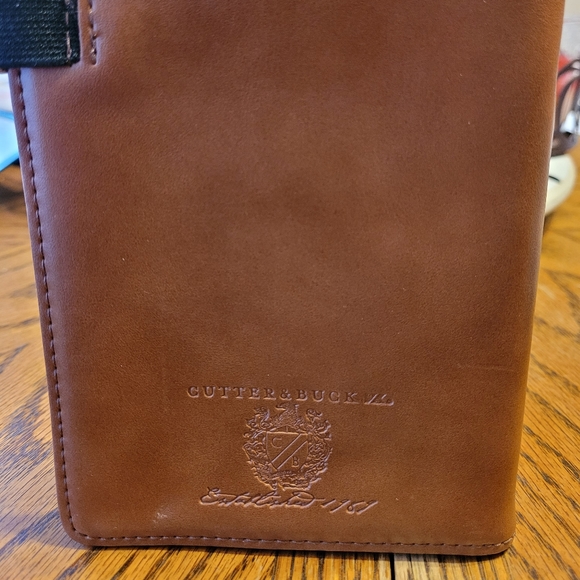 Cutter & Buck passport wallet - Picture 2 of 9